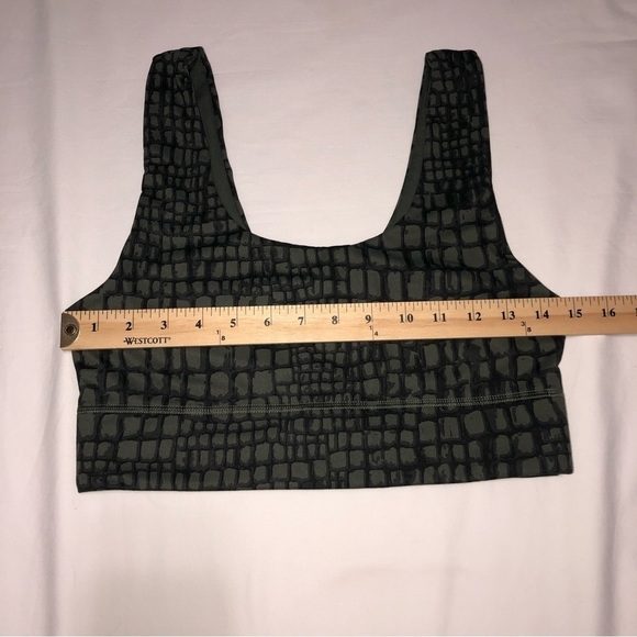 Fabletics Green Reptile Print Sports Bra Size Medium Workout Top - Picture 3 of 4